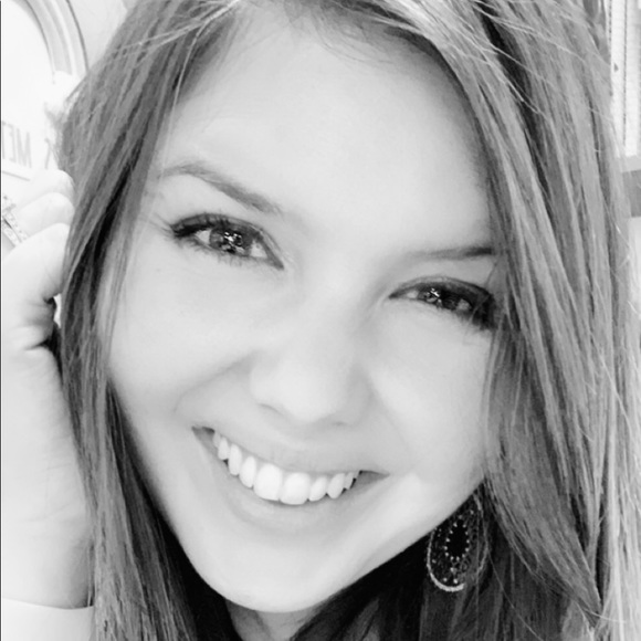 Meet your Posher, Kelsey - Picture 1 of 1